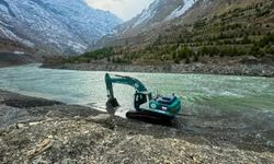 Hakkari Merkezde Taşkın Riskine Karşı Depin Deresi Islah Ediliyor