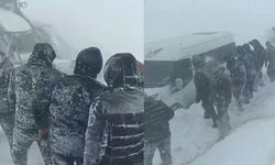 Yüksekova’da Tipiye Yakalanan Araçlar İş Makinesiyle Kurtarıldı