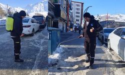 Hakkari’de Buzlanmaya Karşı Yol ve Kaldırımlarda Solüsyon Çalışması