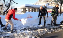 Çukurca’da Yoğun Kar Yağışına Rağmen Ulaşım Aksamadı
