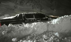 Hakkari'de Çığ: Mahsur Kalan Vatandaşlar 2 Saatlik Çalışmayla Kurtarıldı