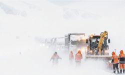 Yüksekova–Şemdinli Kara Yolu Çığ Tehlikesi Nedeniyle Ulaşıma Kapatıldı