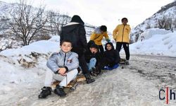 Kapanan Yollar Kayak Pistine Döndü, Çocuklar Karın Tadını Çıkardı