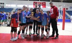 Hakkâri’de Okul Sporları Voleybol İl Birinciliği Nefes Kesti