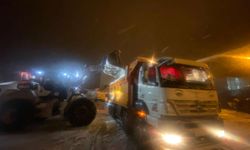 Hakkari’de Kar Mesaisi: Ekipler Gece Boyunca Sahada
