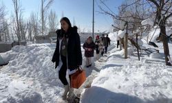 Hakkari'de Mobil Sağlık Ekipleri Kışa Meydan Okuyor