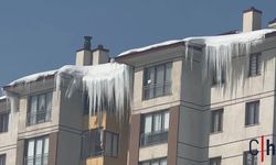 Sıfırın Altında 20 Derece: Hakkari'de Kış Zor Şartlarını Gösteriyor