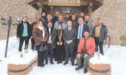 AK Parti Hakkari İl Başkanı Kaya, Gazetecilerle Kahvaltıda Buluştu