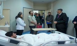 Vali Ali Çelik, Yüksekova'daki kazada yaralananları ziyaret etti