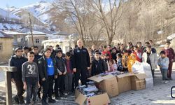 Hakkari Gençlik ve Engelliler Derneği’nden 100 Öğrenciye Kışlık Bot Desteği