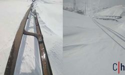 Hakkari'de Fırtına 5 Elektrik Direğini Devirdi