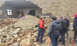 Şiddetli Yağış Bir Evin Kısmen Çökmesine Yol Açtı