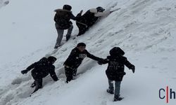 Hakkari'de Kar Sevinci: Çocuklar Yamaçları Şenlendirdi