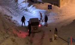 Hakkari'de Kar Kabusu: Son 10 Yılın En Yoğun Yağışı Hayatı Felç Etti