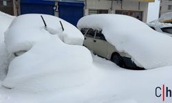 Hakkari Yüksekova’yı Beyaz Örtü Kapladı: Kar Kalınlığı 4 Metreyi Buldu