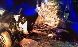 İki Araç Kafa Kafaya Çarpıştı: 5 Kişi Hayatını Kaybetti