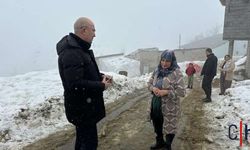 Yüksekova’da Kar Ahırı Yıktı, Esendere Belediyesi Zine Teyzenin Yanında