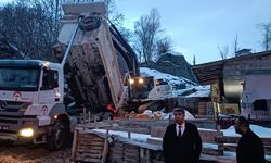 Hakkâri İl Özel İdare'den Çamurlu Yola Müdahale: O Yoluna Stabilize Serildi