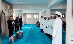 Hakkari’de Aday Din Görevlileri Cübbe ve Sarıkla Göreve Uğurlandı