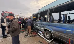 Belediye toplu taşıma araçları kafa kafaya çarpıştı: Çok sayıda yaralı var
