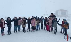 Hakkari'de Minik Öğrenciler İlk Kez Kayakla Tanıştı