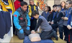 Hakkâri’de Miniklere Sağlık Eğitimi