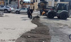 Hakkari Belediyesi Yağışların Ardından Hasarlı Yollara Müdahale Ediyor