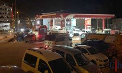 Zam Öncesi Hakkari’de Akaryakıt İstasyonlarında Uzun Kuyruklar
