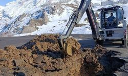 Bağlar Mahallesi’nde Çöken Yol Geçici Olarak Onarıldı
