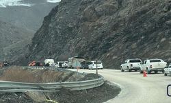 Hakkari–Yüksekova Karayolu Heyelan Sonrası Yeniden Ulaşıma Açıldı