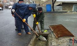 Hakkari’de Yağış Alarmı: Tıkanan Rögarlar Temizlendi