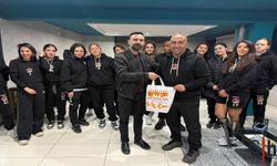 Antalya 1207 Kadın Futbol Takımı Hakkâri’de Sıcak İlgiyle Karşılandı