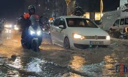 Meteoroloji Uyarmıştı, Beklenen Oldu: Yüksekova Sular Altında!