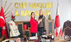 CHP Hakkâri İl Başkanlığı’nda Genç Üyeye Rozet Takıldı