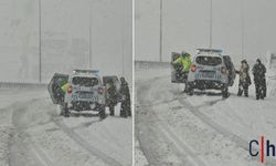 Yoğun Kar Yağışında Mahsur Kalan Vatandaşlara Polis Yardımı