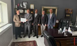 Hakkari'de Kayıtlı Ekonomiye Katkı Sunan İş İnsanı Ödüllendirildi