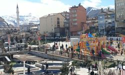 Hakkari’de Güneş Yüzünü Gösterdi, Kent Park Dolup Taştı