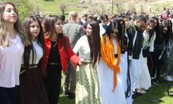 Ezidilerden Mağara Köyü’nde Renkli “Çarşema Sor” Kutlaması