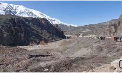 Hakkari-Van Yolu Halen Kapalı: Yüzlerce Araç Yolun Açılmasını Bekliyor