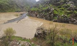 Sağanak Köy Yolunu Kapattı, Araçlar Mahsur Kaldı