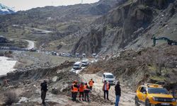 Valilik Açıkladı: Hakkari-Van Yolu Ulaşıma Kapalı