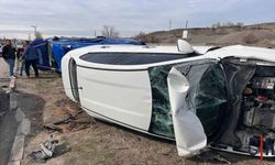 Jandarma Aracı ve 2 Otomobil Çarpıştı: 6 Kişi Yaralandı