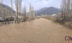 Sağanak Yağış Hayatı Felç Etti: Dereler Taştı