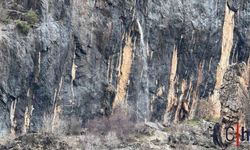 Doğa Şaşırttı: Kaya İçinden Fışkıran Su Görüntülendi