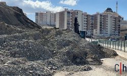 Yüksekova’da heyelan yolu vurdu: 18 gündür ulaşım tek şeritten sağlanıyor