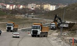 Yüksekova’da heyelan yolu 19 gündür tek şeride düşürdü: Ekipler yeniden sahada