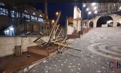 Hakkari’de Kamu Malına Çirkin Saldırı: Ulu Camii Önündeki Kent Mobilyaları Tahrip Edildi