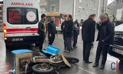 Hakkari’de minibüs ile motosiklet çarpıştı: Kurye yaralandı