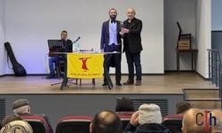 Akif Manaf’a Pir Sultan Abdal Kültür Derneği Tarafından “Sosyal Adalet ve Barış Ödülü” Verildi