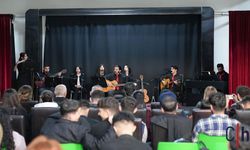 Hakkari’de Gitarlar Nostalji İçin Tınıladı: Kampüste Müzik Ziyafeti